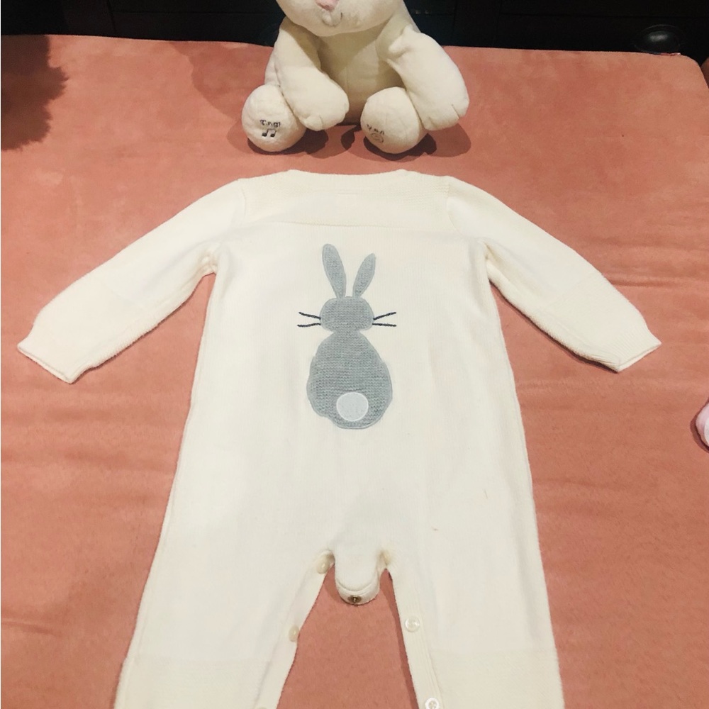 GAP 6-12m knitted cream jumpsuit. Snaps/buttons inside legs. Super cute Easter